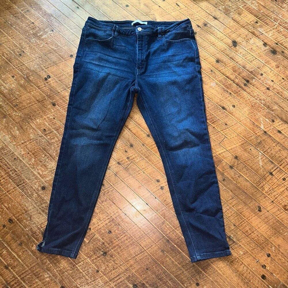 Kancan distressed dark wash stretchy 32 normcore jeans